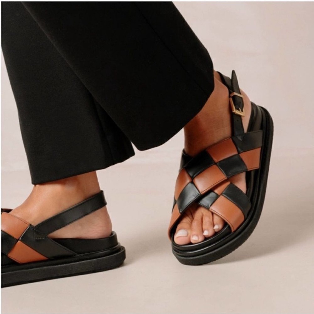Alohas marshmallow checkered crossover sandal